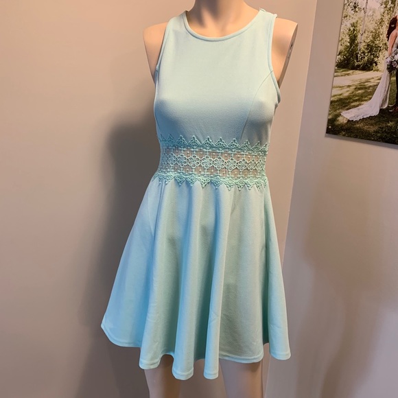 Skater style dress - Picture 2 of 6